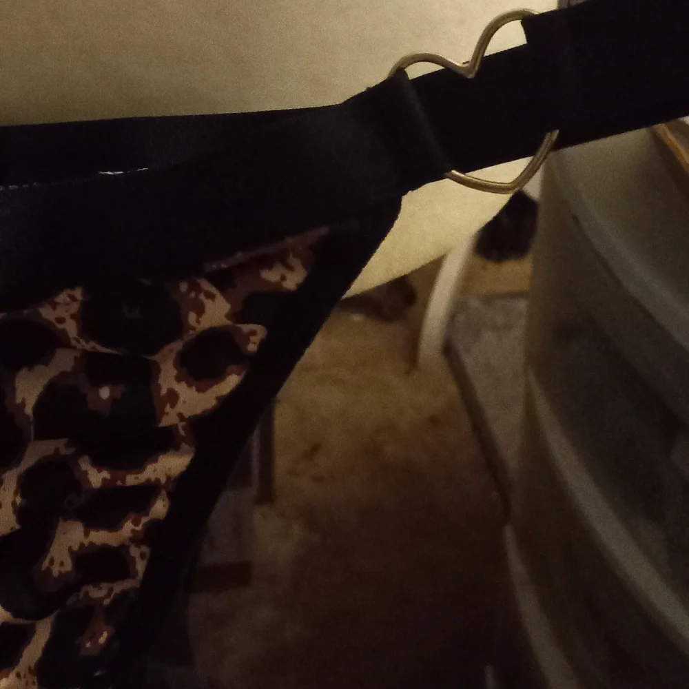 New,2pc leopard lingerie sleepwear bralette heart ring detail,string panty sizem - Picture 6 of 10